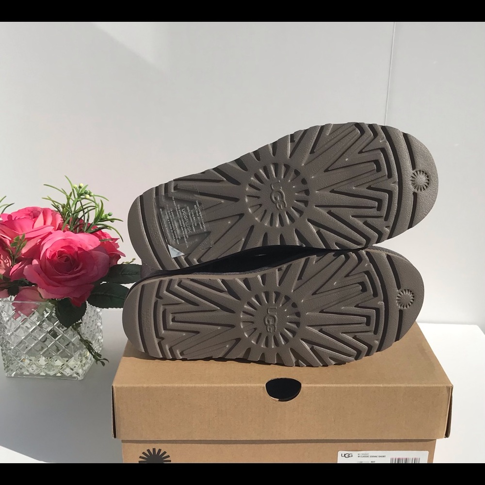 UGG Classic Zodiac Short Boots - Picture 6 of 8